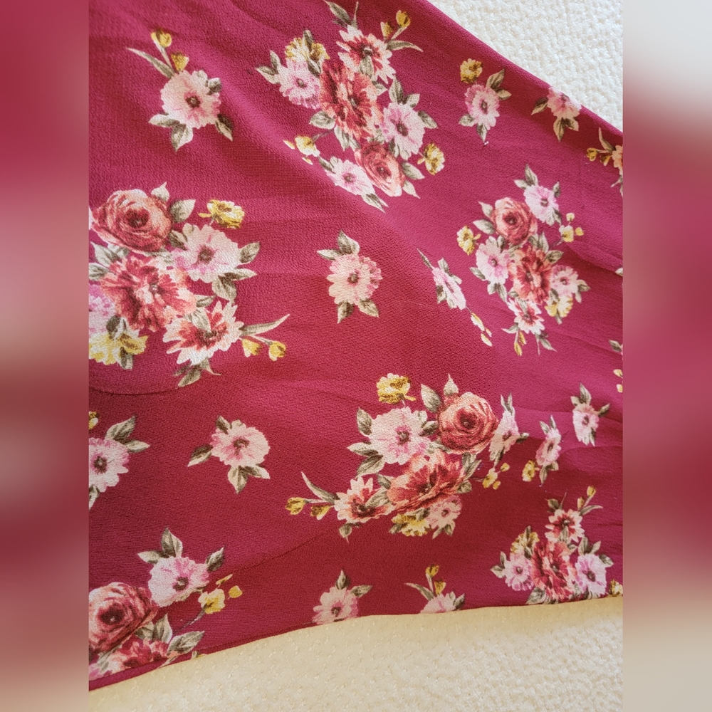 Floral High-Low Top - Picture 8 of 9